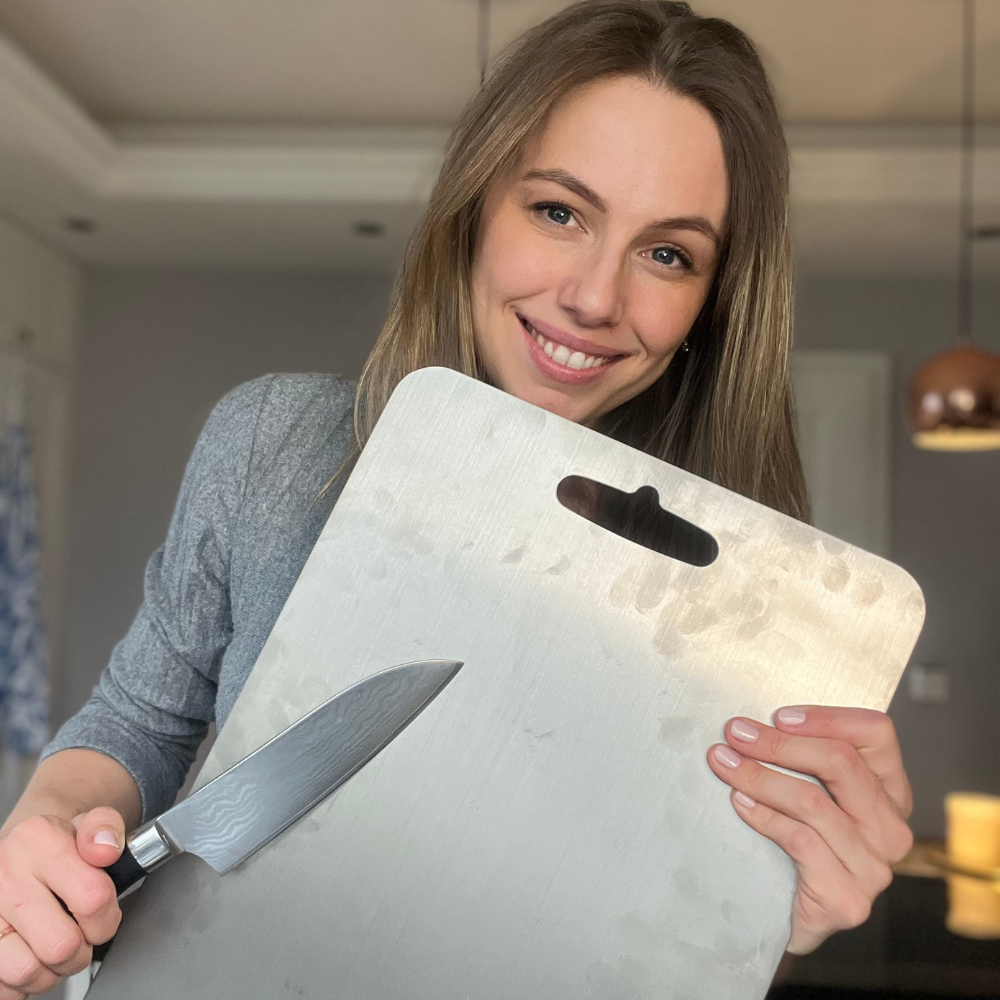100% TITANIUM CUTTING BOARD™