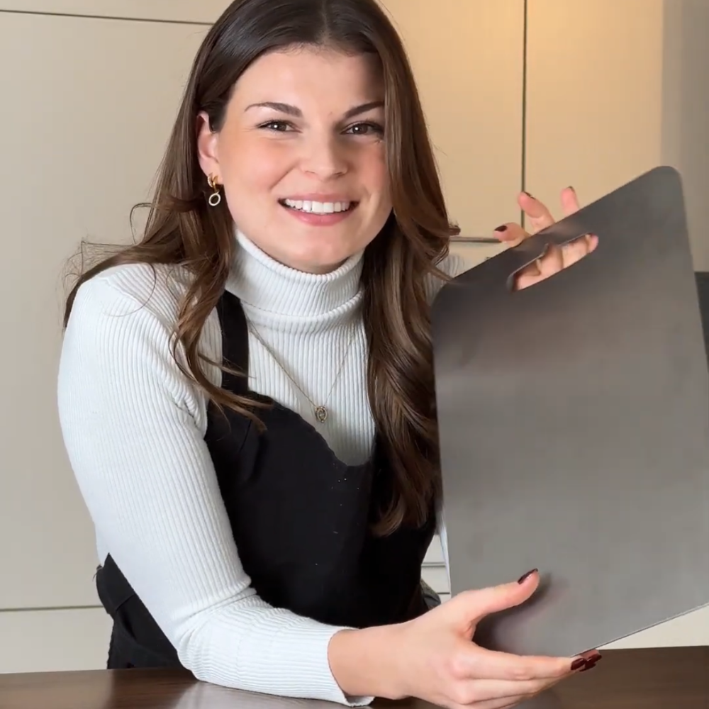 100% TITANIUM CUTTING BOARD™