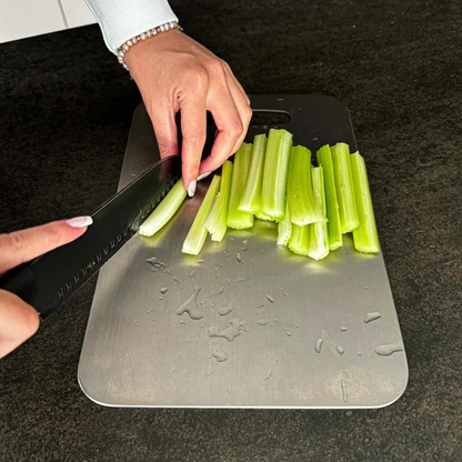 100% TITANIUM CUTTING BOARD™